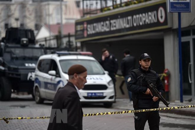 Cảnh sát Thổ Nhĩ Kỳ điều tra tại một bãi xe ngầm, nơi phát hiện ôtô của lãnh sự quán Saudi Arabia được bỏ lại, ba tuần sau cái chết của nhà báo Jamal Khashoggi, ngày 23/10. (Nguồn: AFP/TTXVN)