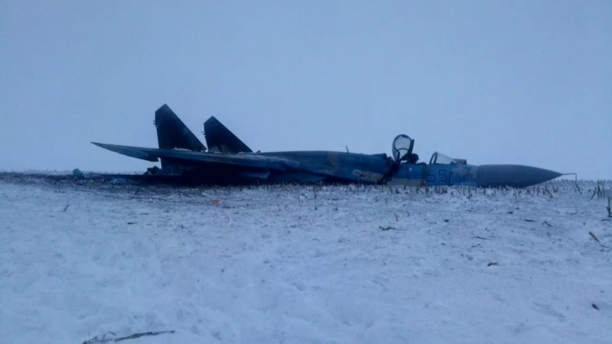 Nhìn gần tiêm kích Su-27 của Ukraine rơi khi hạ cánh