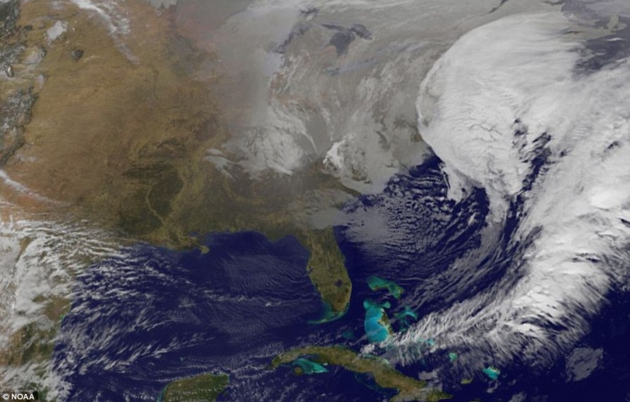 Hình ảnh vệ tinh cơn bão đang di chuyển với tốc độ 5.45 dặm/giờ.