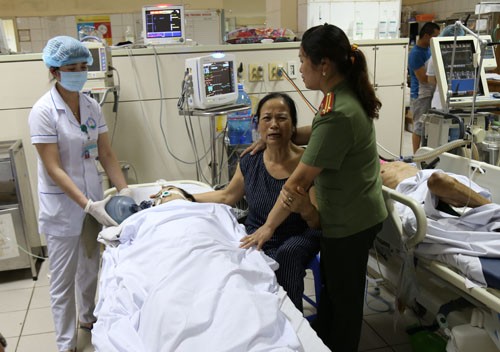 Bệnh nhân đang được điều trị tại Bệnh viện Đa khoa Hoà Bình. Ảnh: Báo Hoà Bình 