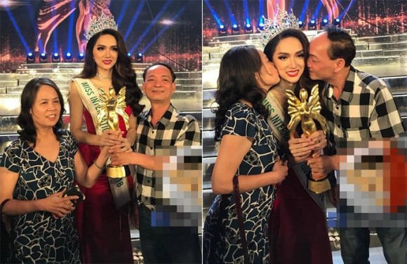 Mẹ Hương Giang Idol chia sẻ xúc động khi con gái đăng quang Hoa hậu