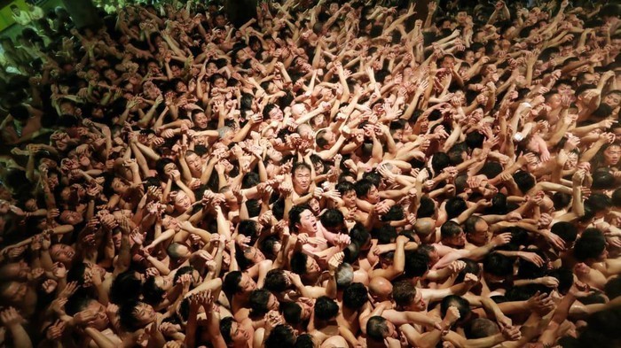 Hàng nghìn nam giới tham dự lễ hội khỏa thân ở Nhật Bản