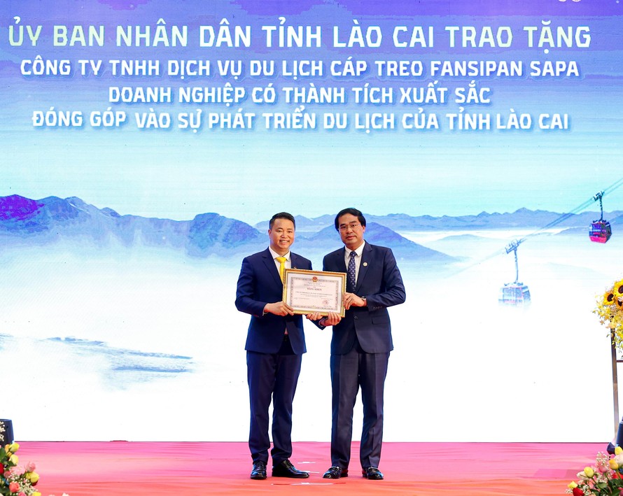 Tỉnh Lào Cai tặng bằng khen cho công ty cáp treo Fansipan