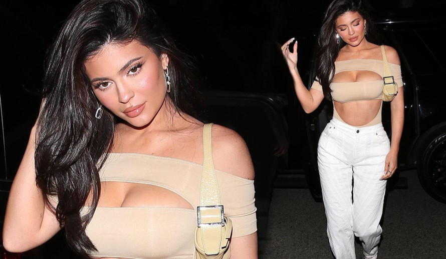 Kylie Jenner khoe thềm ngực nóng 'bỏng mắt'