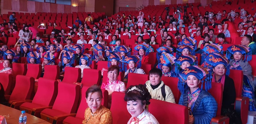 Dừng toàn bộ hoạt động văn hoá cho 600 khách Trung Quốc ở cung cá heo Quảng Ninh