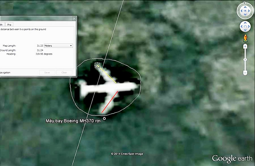 Hình ảnh được cắt từ video của người đàn ông đến cơ quan truyền thông khẳng định anh đã tìm thấy máy bay MH370.