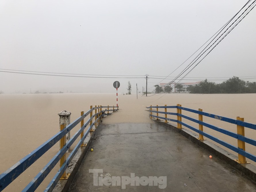 Nhiều nơi ở Khánh Hoà ngập lụt sau bão số 12