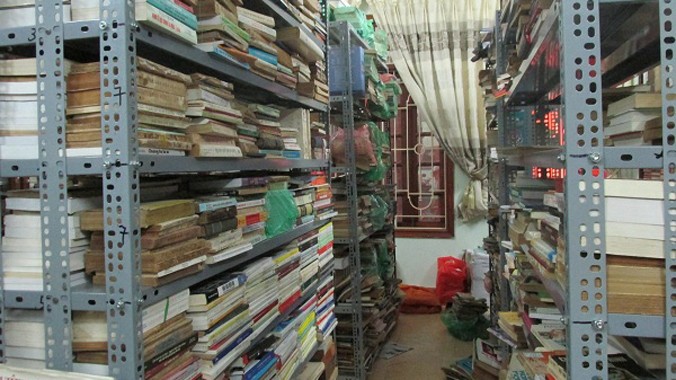 Hiện tại, anh đang sở hữu 15.000 cuốn sách cũ với các thể loại phong phú.