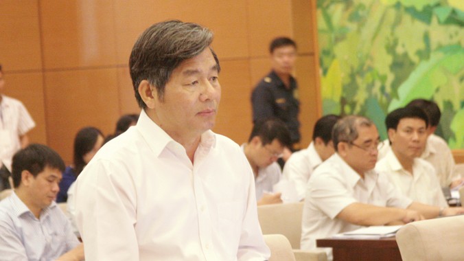 Bộ trưởng Bùi Quang Vinh báo cáo Ủy ban Thường vụ Quốc hội ngày 11/5. Ảnh: Dũng Nguyễn.