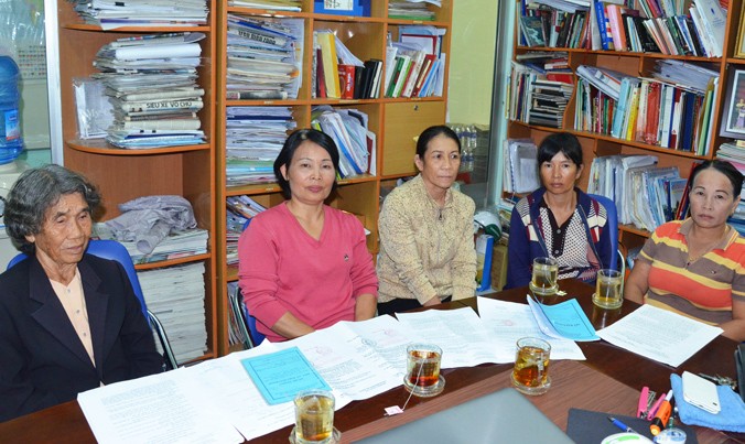 Một nhóm nạn nhân “cò” Hoa tìm đến Ban đại diện báo Tiền Phong khu vực Tây Nguyên.