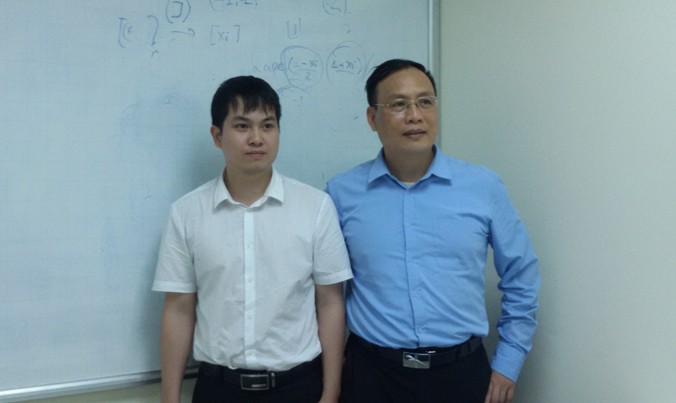 GS. Nguyễn Đình Đức (phải) và Phạm Hồng Công.