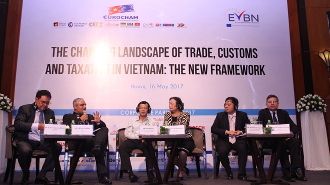 Đại diện Chính phủ, Eurocham và các chuyên gia thảo luận về các tác động của cơ chế hải quan và chế độ môi trường kinh doanh tại Việt Nam.