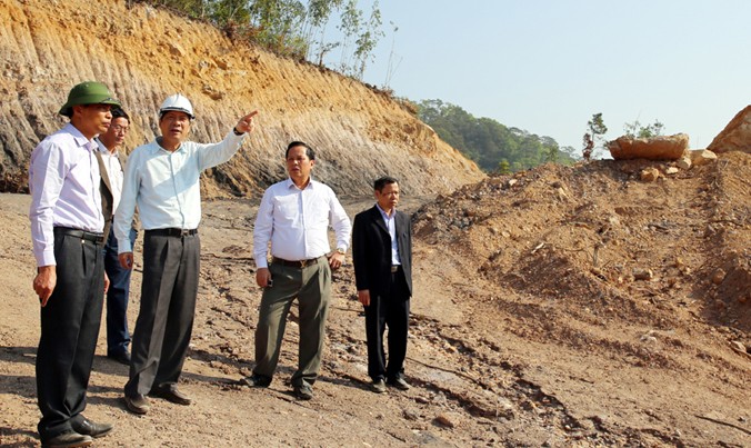 Bí thư Tỉnh ủy Quảng Ninh Nguyễn Văn Đọc kiểm tra tiến độ của hai dự án tai tiếng.