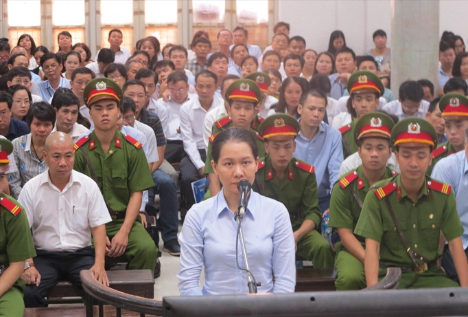 Bị cáo Nguyễn Minh Thu trả lời HĐXX.