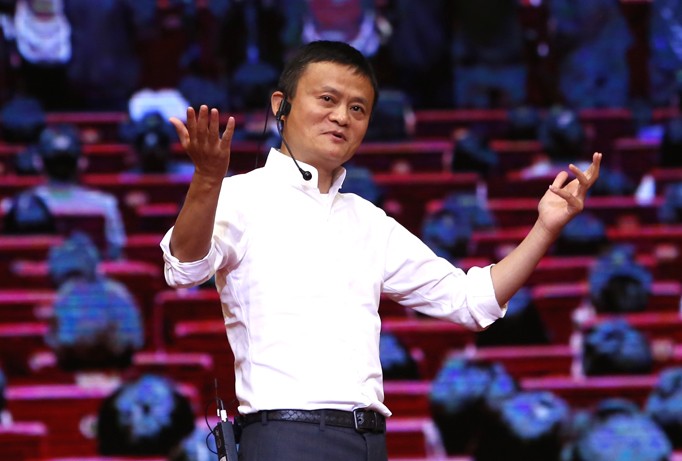 Tỷ phú Jack Ma tại buổi đối thoại với hơn 3.000 sinh viên tại trung tâm Hội nghị Quốc gia Mỹ Đình-Hà Nội chiều 6/11. Ảnh: Như Ý.