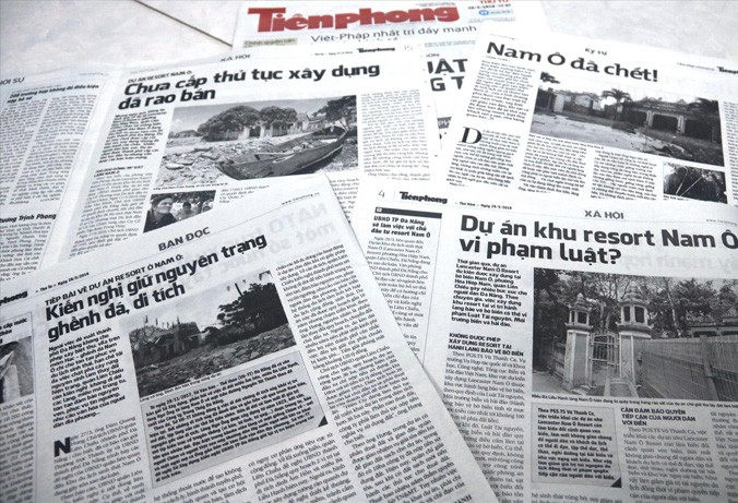Hàng loạt bài viết về dự án Khu du lịch sinh thái Nam Ô được đăng tải trên báo giấy Tiền Phong. Ảnh: Nguyễn Thành.