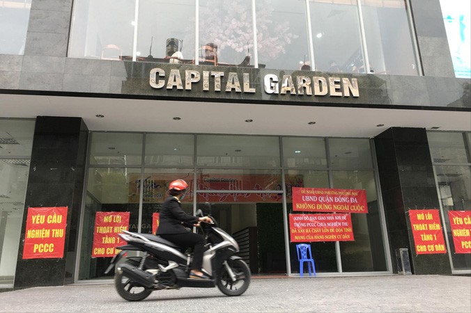 Chung cư Capital Garden (Trường Chinh) bị người dân phản đối vì chưa nghiệm thu PCCC. Ảnh: Trường Phong.