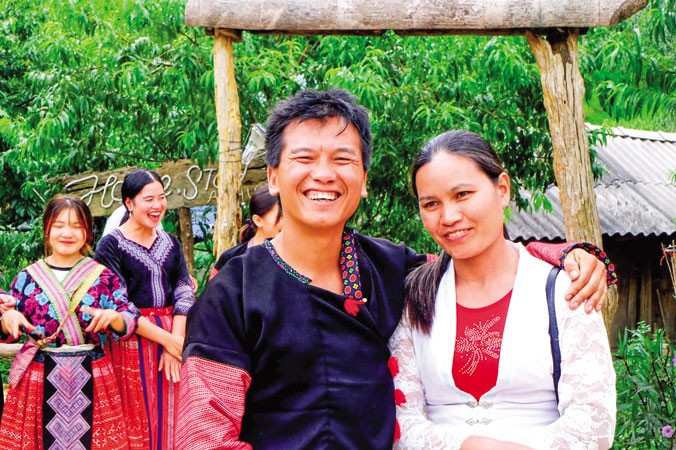 Vợ chồng Tráng A Chu trở nên giàu có nhờ làm du lịch cộng đồng.