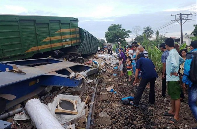 Hiện trường vụ tai nạn đường sắt tại ga Núi Thành (Quảng Nam). Theo Bộ trưởng GTVT, vụ tai nạn có lỗi do điều hành, quản lý của ngành. Ảnh: Hoài Văn.