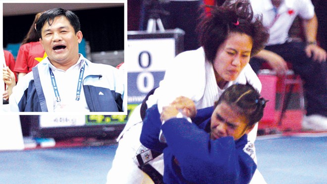 Võ sỹ Judo Văn Ngọc Tú (áo trắng ảnh lớn) tham dự Olympic mà không có HLV, chuyên gia chỉ đạo trong khi ông giám đốc Nguyễn Mạnh Hùng đi Olympic theo tuyển Judo (ảnh nhỏ). Ảnh: VSI