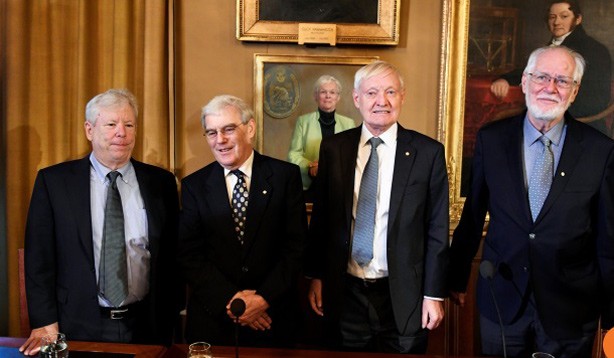 Các nhà khoa học lĩnh giải Nobel 2017 (từ trái sang): Richard Thaler (kinh tế), Richard Henderson (hóa học), Joahchim Frank (hóa học), Jacques Dubochet (hóa học). Ảnh: Getty Images.