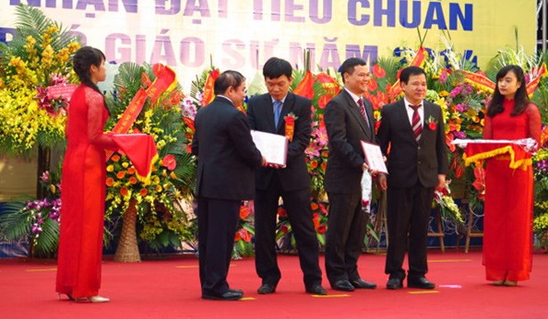 Lễ phong tặng đạt tiêu chuẩn chức danh Giáo sư, phó giáo sư tại Văn Miếu.