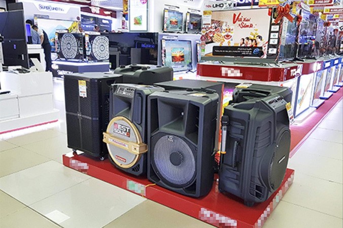 Loa karaoke di động bày bán ở vị trí mặt tiền trong nhiều siêu thị điện máy.