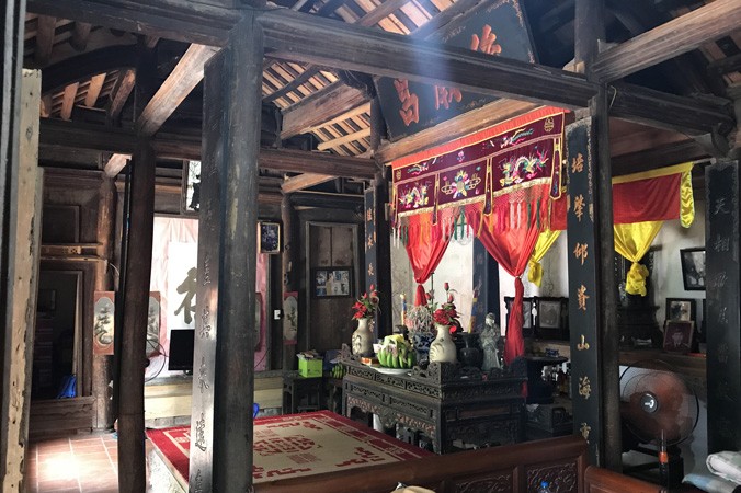 Bên trong một ngôi nhà cổ ở Đường Lâm. Ảnh: Cao Lâm.
