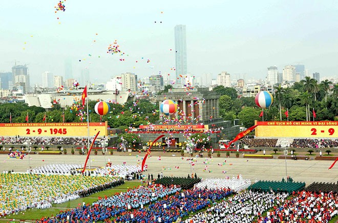 Lễ diễu binh, diễu hành kỷ niệm 70 năm Cách mạng Tháng Tám và Quốc khánh 2/9. Ảnh: TTXVN.