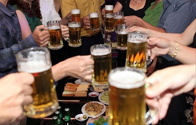 Theo Bộ Y tế, phí tổn kinh tế do rượu, bia ước tính khoảng 65 nghìn tỷ đồng. Ảnh minh họa.
