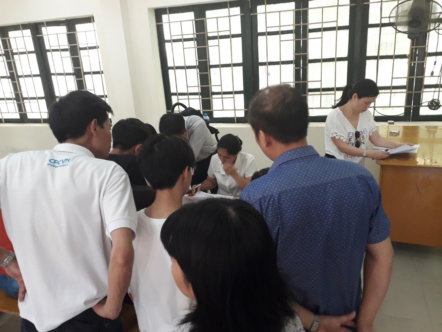 Tuyển sinh lớp 6 trường chất lượng cao ở Hà Nội: 'Phát sốt' từ vòng hồ sơ