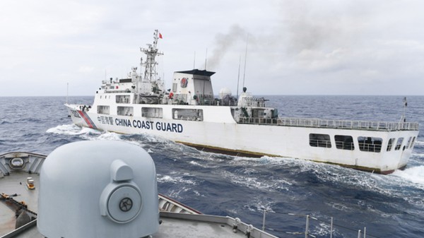 Tàu hải cảnh Trung acQuốc số hiệu 5302 xâm nhập vùng biển Indonesia.Ảnh: Antara