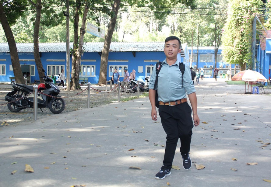 Sinh viên Nguyễn Bá Toàn đang theo học ngành công nghệ thông tin Ảnh: NGÔ TÙNG