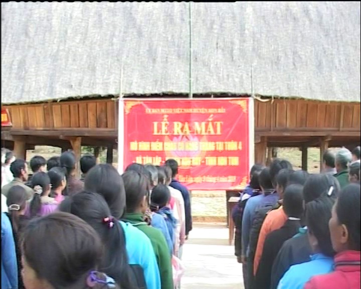 Triển khai cách tổ chức chào cờ ở các thôn làng ở huyện Kon Rẫy