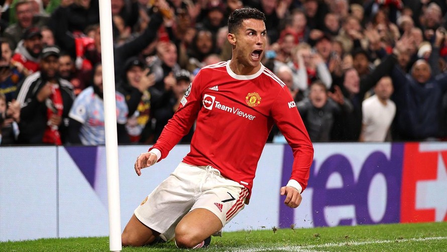 Ronaldo lại vượt Messi ở cuộc đua kỷ lục cá nhân