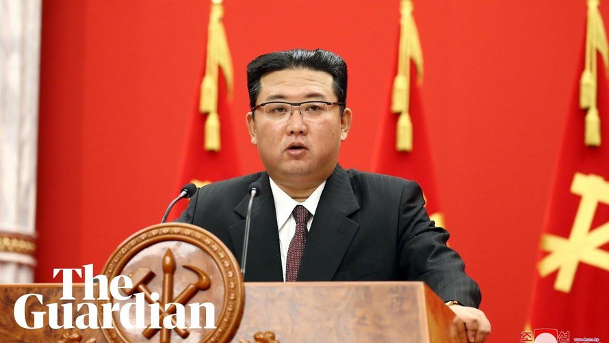 Ông Kim Jong-un trong buổi lễ kỷ niệm 76 năm thành lập Đảng Lao động Triều Tiên. Ảnh: The Guardian.