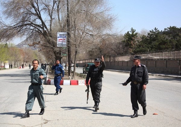 THẾ GIỚI 24H: Cảnh sát Afghanistan bị tấn công, 30 người thiệt mạng