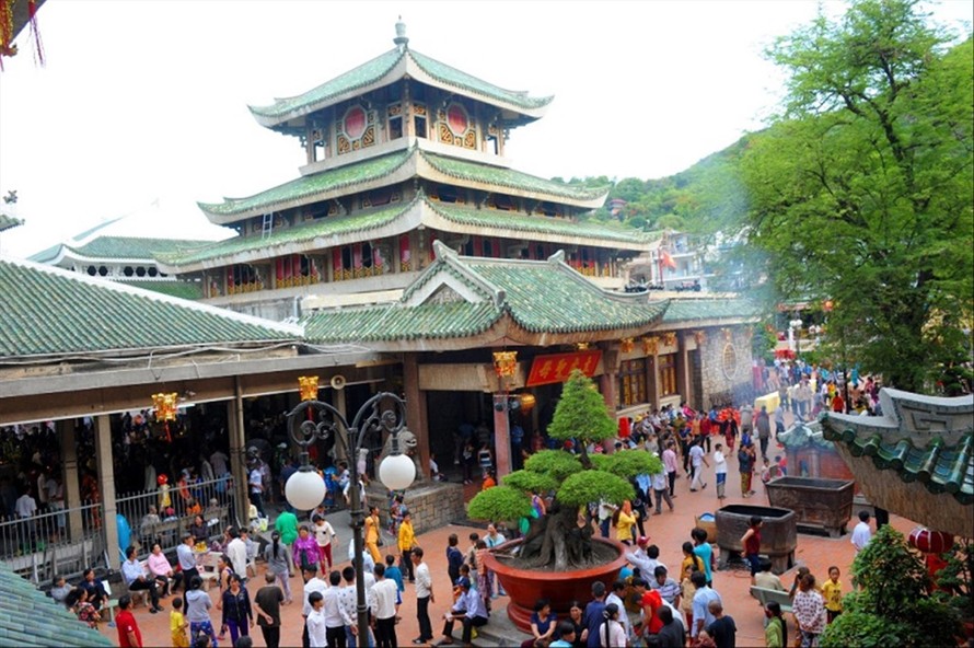 Lợi dụng tín ngưỡng nhiều đối tượng trà trộn lừa đảo tại Miếu Bà Chúa xứ Núi Sam