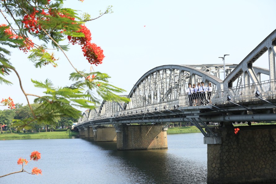 Sông Hương đoạn qua trung tâm thành phố Huế. Ảnh: Như ý