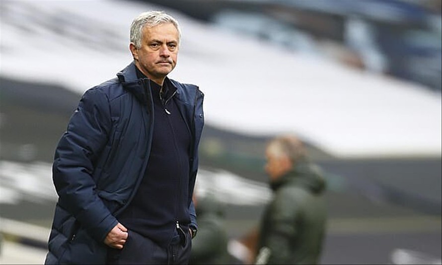HLV Mourinho đối mặt nguy cơ bị sa thải, sau trận thua Tottenham 