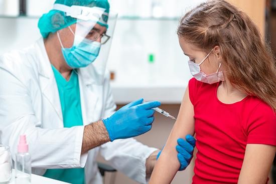 Hãng Moderna thử nghiệm vắc-xin COVID-19 ở trẻ em dưới 12 tuổi từ tháng 3/2021. Ảnh: AP