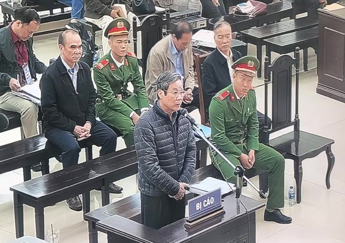 Bị cáo Nguyễn Bắc Son trả lời Hội đồng xét xử ngày 18/12