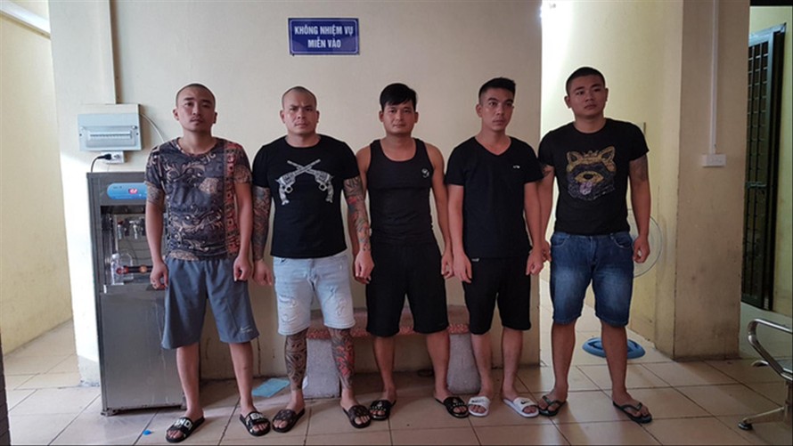Đối tượng Quang Rambo và đồng bọn chuyên đòi nợ thuê, cưỡng đoạt tài sản bị Công an Hà Nội bắt giữ tháng 8/2019. Ảnh: PV