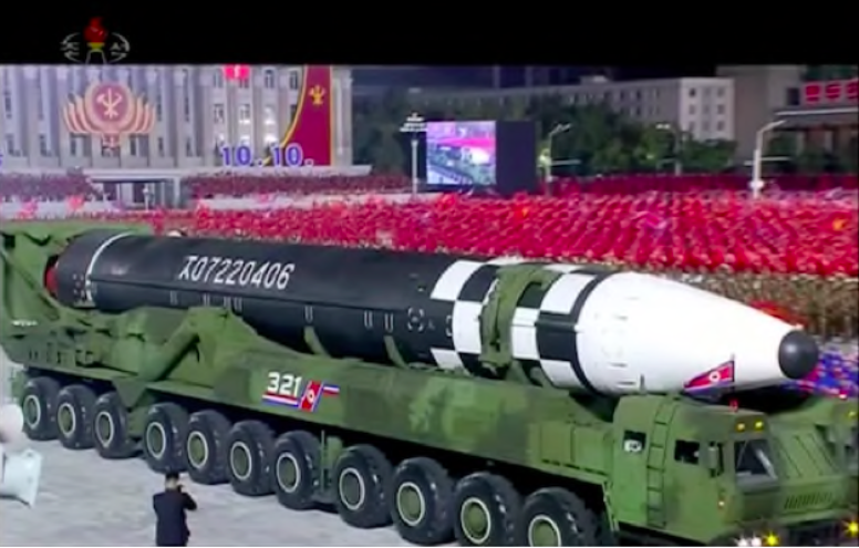 Hình ảnh ICBM mới trên truyền hình Triều Tiên 
