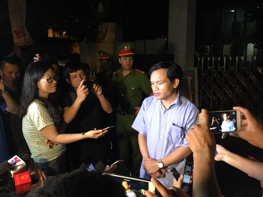 Ông Mai Văn Trinh, Cục trưởng Cục Quản lý chất lượng, Bộ GD&ĐT trao đổi với báo chí lúc 11h đêm ngày 21/7/2018 về những kết quả bước đầu liên quan đến việc xác minh những dấu hiệu nghi vấn điểm thi cao bất thường tại Sơn La