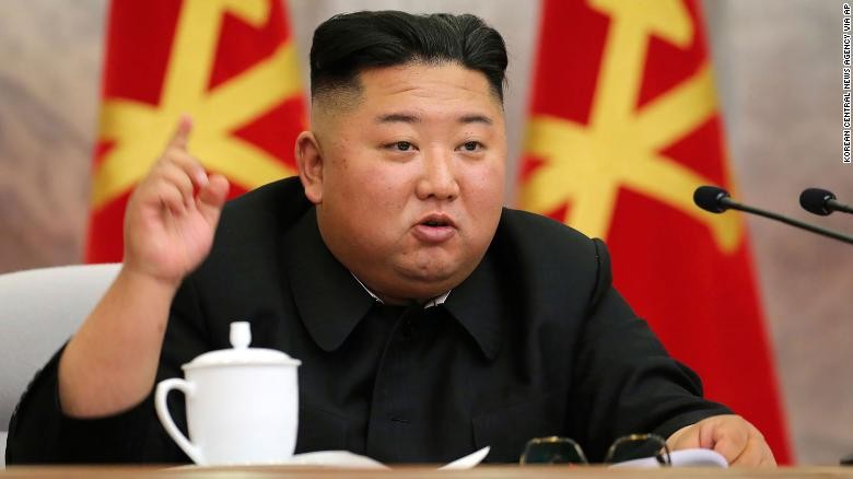 Trong bức ảnh do truyền thông Triều Tiên phát đi ngày 24/5, ông Kim Jong Un được nói là đang phát biểu tại cuộc họp của các nhà lãnh đạo quân sự. Ảnh: CNN 