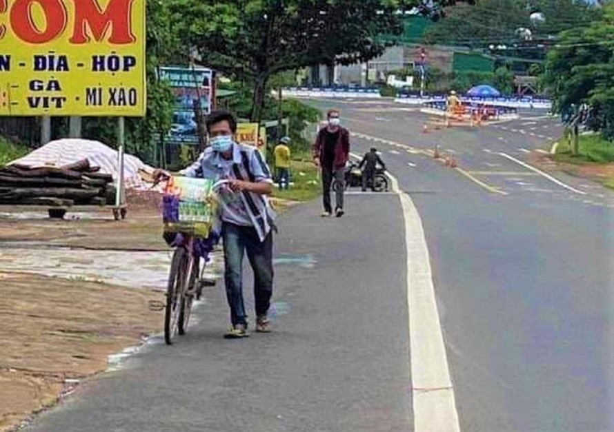 Thùng đựng đồ gắn đuôi xe máy xe điện xe đạp điện GSB02  VOLCANOVN