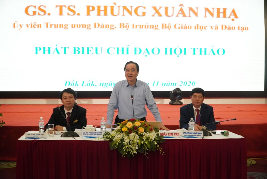 Bộ trưởng Phùng Xuân Nhạ phát biểu tại hội thảo