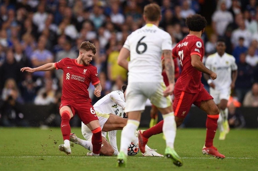 Leeds vs Liverpool 0-3: Salah cán mốc 100 bàn, Elliott dính chấn thương nặng