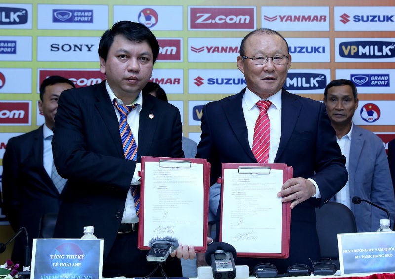 HLV Park Hang Seo ký hợp đồng với VFF vào tháng 10 năm ngoái